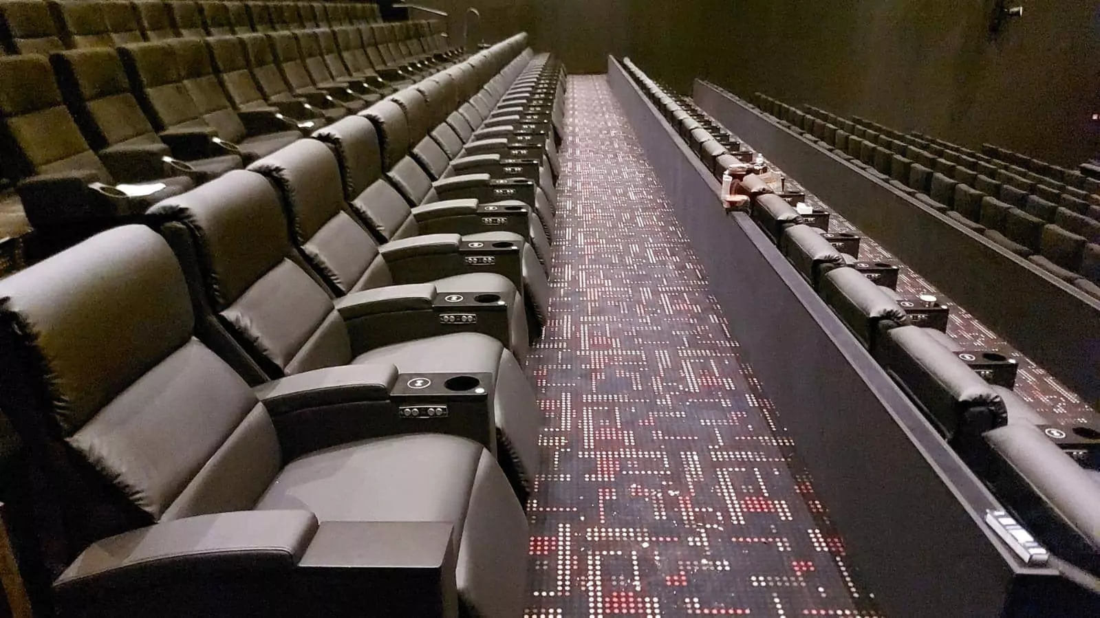 Durable cinema seats for high-capacity venues Image